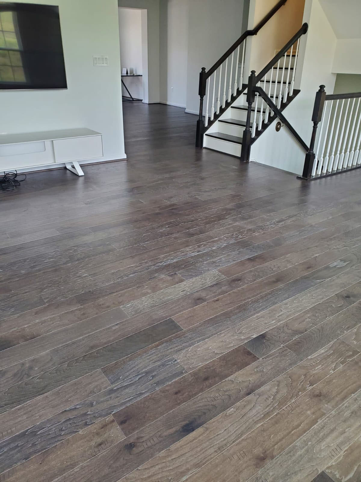 Vinyl flooring service by AMAYA FLOORING LLC