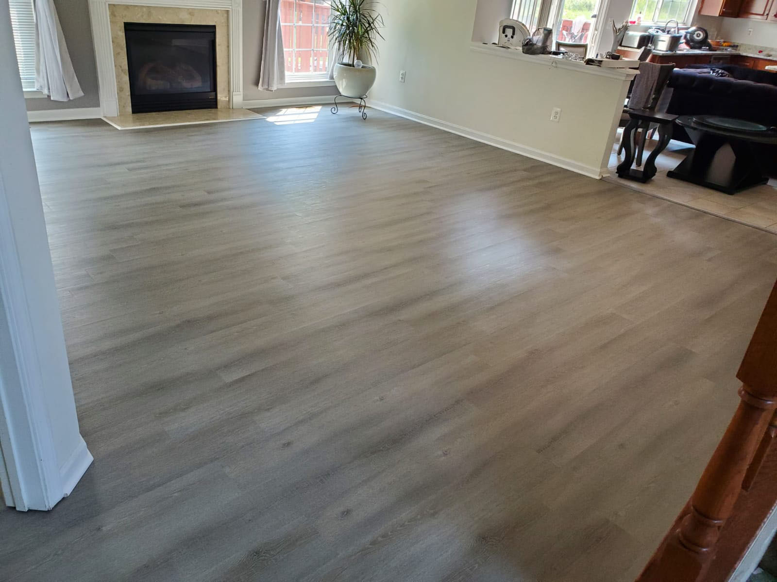 Laminate flooring service by AMAYA FLOORING LLC